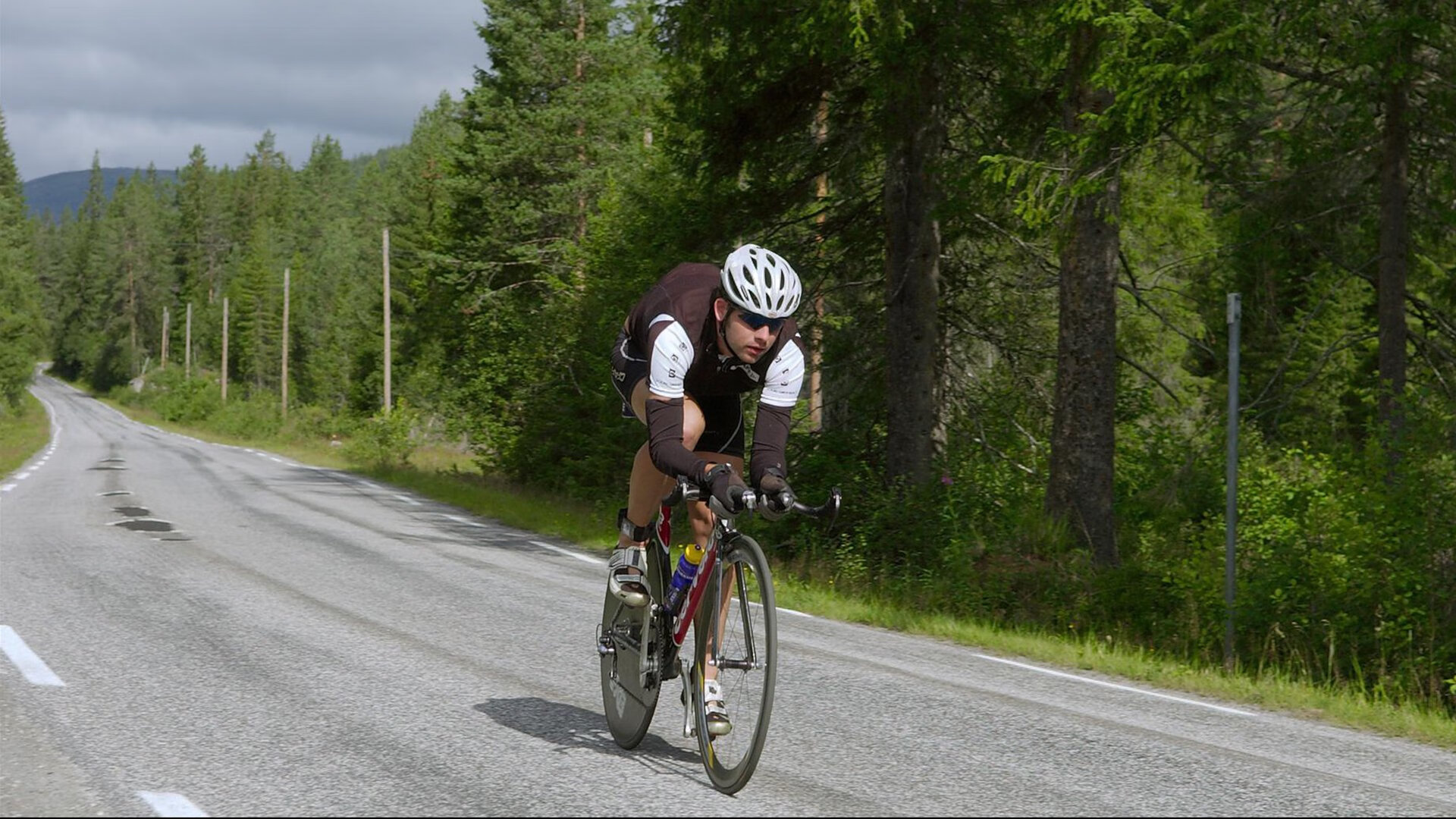 国际老年广场舞联欢赛 创意编排融入年轻元素